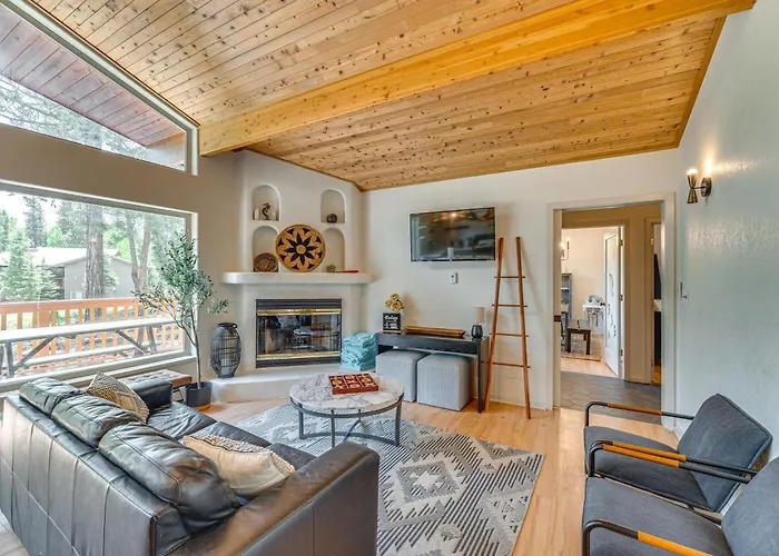 Stylish, Serene Angel Fire Cabin W/ Hot Tub!